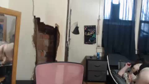 Snapshot of roxanneroulette chatting on March 6, 1:03 pm Silver online show from March 6, 1:03 pm