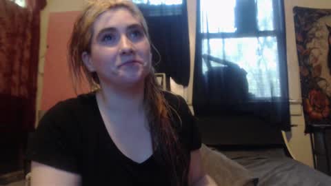 Snapshot of roxanneroulette chatting on September 15, 7:25 pm Silver online show from September 15, 7:25 pm