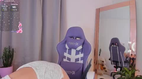 Snapshot of roxie_gates chatting on February 19, 3:02 am R O X I E online show from February 19, 3:02 am