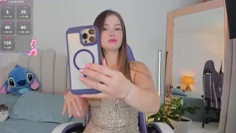 Snapshot of roxie_gates chatting on February 28, 3:07 am R O X I E online show from February 28, 3:07 am