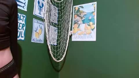 Snapshot of roxiehood chatting on October 5, 2:21 am Roxie online show from October 5, 2:21 am