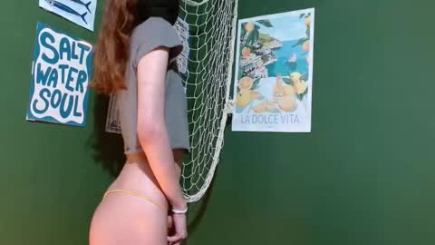 Snapshot of roxiehood chatting on October 9, 2:31 am Roxie online show from October 9, 2:31 am