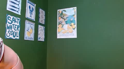 Snapshot of roxiehood chatting on October 26, 2:17 am Roxie online show from October 26, 2:17 am