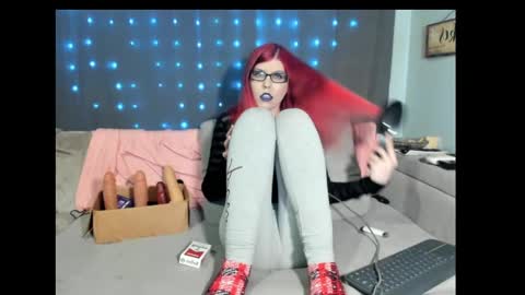 roxihazeleyes online show from February 14, 1:13 am