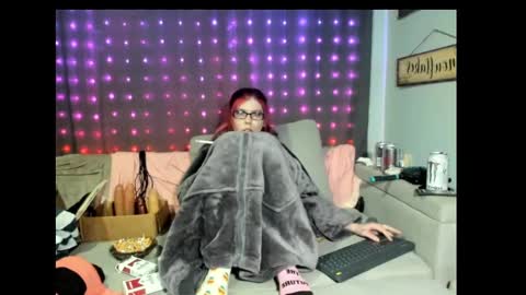 roxihazeleyes online show from February 24, 7:22 am