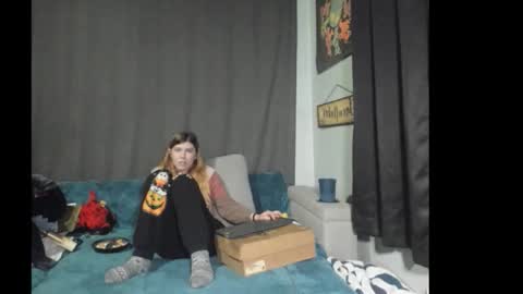 roxihazeleyes online show from December 4, 1:48 am