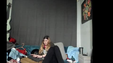 roxihazeleyes online show from December 19, 3:57 am