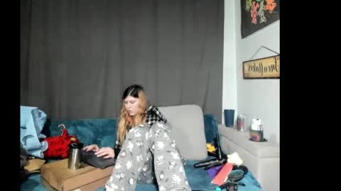 roxihazeleyes online show from January 6, 11:36 am