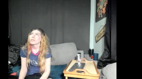 Snapshot of roxihazeleyes chatting on March 4, 4:07 am roxihazeleyes online show from March 4, 4:07 am