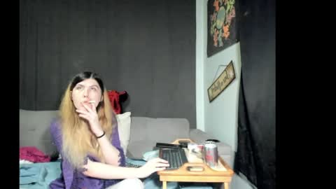 Snapshot of roxihazeleyes chatting on April 10, 3:56 am roxihazeleyes online show from April 10, 3:56 am