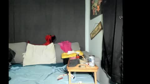 Snapshot of roxihazeleyes chatting on April 16, 12:33 am roxihazeleyes online show from April 16, 12:33 am