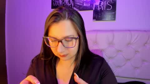 Roxanne Bail online show from March 6, 4:31 am