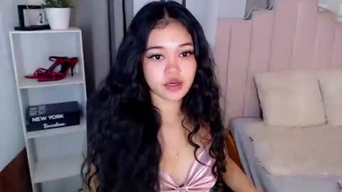 Snapshot of roxxy_blossom chatting on September 28, 2:50 am roxxy_blossom online show from September 28, 2:50 am