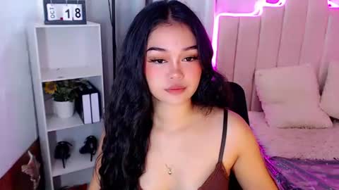 Snapshot of roxxy_blossom chatting on October 19, 2:56 am roxxy_blossom online show from October 19, 2:56 am