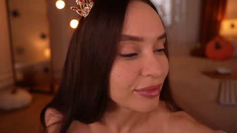 Snapshot of roxy_blue_eyed_ chatting on October 28, 11:25 am Im Roxy ntmu online show from October 28, 11:25 am