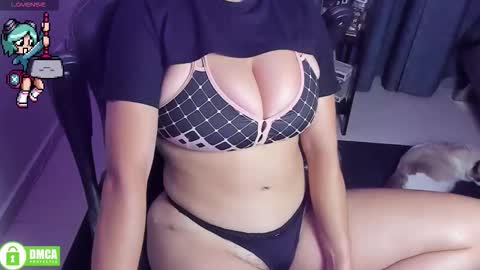 Snapshot of roxy_clark chatting on March 12, 9:26 am Annah online show from March 12, 9:26 am