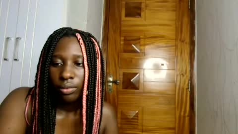 Snapshot of roxy_heather chatting on June 25, 2:33 am Roxy online show from June 25, 2:33 am