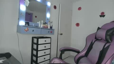 Roxy online show from May 2, 3:00 am