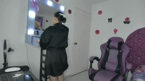 Roxy online show from May 18, 1:56 am