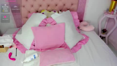 Snapshot of roxy_swt7 chatting on February 3, 3:15 am roxy_swt7 online show from February 3, 3:15 am