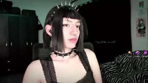 Snapshot of roxy_toxic chatting on February 13, 12:39 am Roxy Independient model Help me to reach 50 thumbs up online show from February 13, 12:39 am
