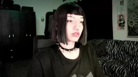 Snapshot of roxy_toxic chatting on February 24, 12:41 am Roxy Independient model Help me to reach 50 thumbs up online show from February 24, 12:41 am