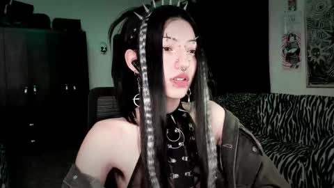 Snapshot of roxy_toxic chatting on February 25, 12:53 am Roxy Independient model Help me to reach 50 thumbs up online show from February 25, 12:53 am
