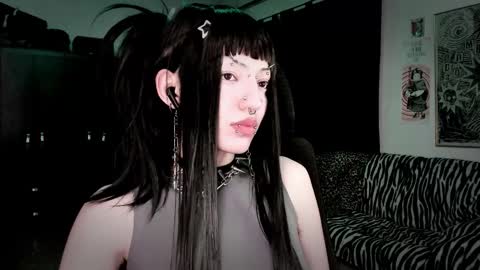Snapshot of roxy_toxic chatting on March 4, 1:33 am Roxy Independient model Help me to reach 50 thumbs up online show from March 4, 1:33 am