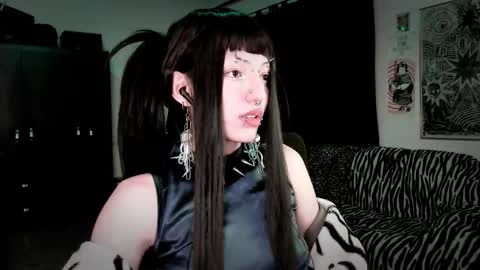 Snapshot of roxy_toxic chatting on March 6, 1:24 am Roxy Independient model Help me to reach 50 thumbs up online show from March 6, 1:24 am