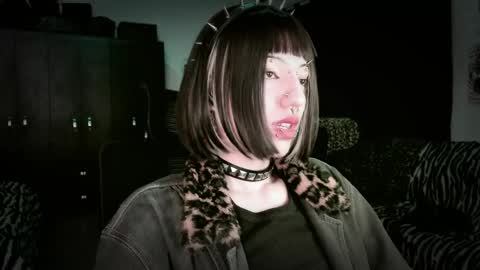 Snapshot of roxy_toxic chatting on May 11, 11:24 pm Roxy Independient model Help me to reach 50 thumbs up online show from May 11, 11:24 pm
