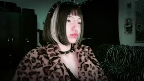 Snapshot of roxy_toxic chatting on May 14, 12:28 am Roxy Independient model Help me to reach 50 thumbs up online show from May 14, 12:28 am