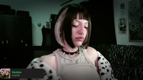 Snapshot of roxy_toxic chatting on May 15, 11:01 pm Roxy Independient model Help me to reach 50 thumbs up online show from May 15, 11:01 pm