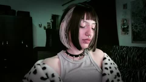 Snapshot of roxy_toxic chatting on May 15, 11:23 pm Roxy Independient model Help me to reach 50 thumbs up online show from May 15, 11:23 pm