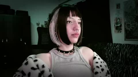 Snapshot of roxy_toxic chatting on May 15, 11:34 pm Roxy Independient model Help me to reach 50 thumbs up online show from May 15, 11:34 pm