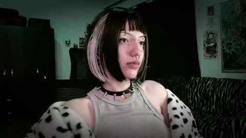 Snapshot of roxy_toxic chatting on May 15, 11:45 pm Roxy Independient model Help me to reach 50 thumbs up online show from May 15, 11:45 pm