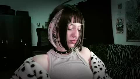 Snapshot of roxy_toxic chatting on May 16, 12:40 am Roxy Independient model Help me to reach 50 thumbs up online show from May 16, 12:40 am