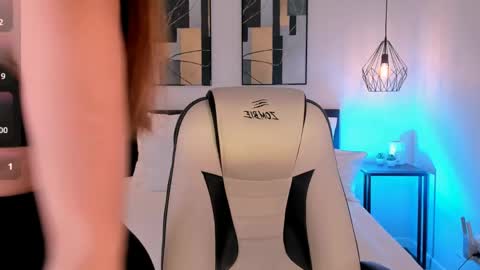 Snapshot of roxy_wet chatting on May 14, 11:39 am Roxy follow me online show from May 14, 11:39 am