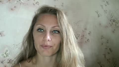 roxyfox18x01 online show from October 2, 7:15 am