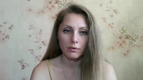 roxyfox18x01 online show from March 15, 12:00 pm