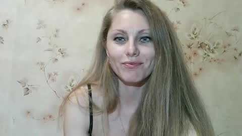 roxyfox18x01 online show from April 27, 7:34 pm