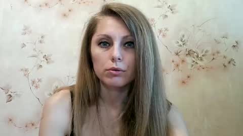 roxyfox18x01 online show from May 4, 7:48 am