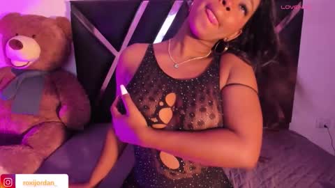 Snapshot of roxyjordan chatting on September 22, 11:12 am Roxxy Queen online show from September 22, 11:12 am