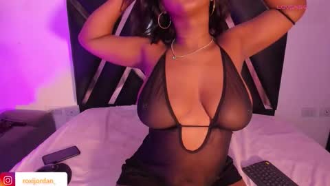 Snapshot of roxyjordan chatting on October 9, 10:57 am Roxxy Queen online show from October 9, 10:57 am