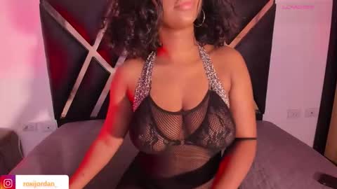 Snapshot of roxyjordan chatting on October 16, 11:11 am Roxxy Queen online show from October 16, 11:11 am