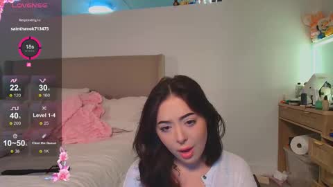 Snapshot of roxylilosh chatting on February 4, 2:17 am Roxy online show from February 4, 2:17 am