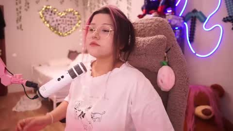 roxysuh online show from October 20, 8:04 am