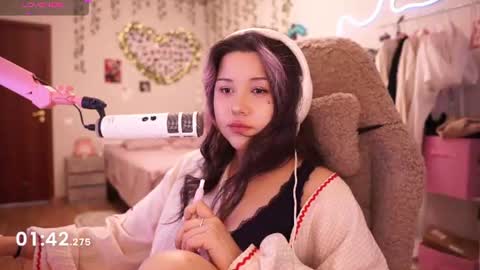 Snapshot of roxysuh chatting on June 21, 8:17 am roxysuh online show from June 21, 8:17 am