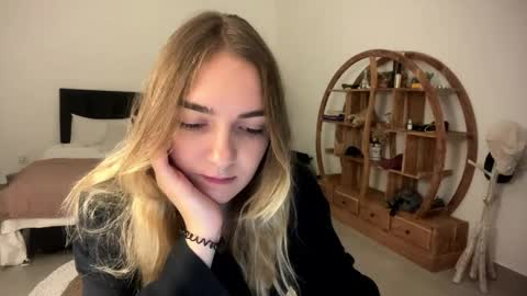 Roxy online show from March 27, 7:24 pm