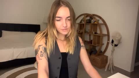 Roxy online show from March 30, 1:34 pm