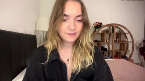 Roxy online show from May 6, 12:21 pm